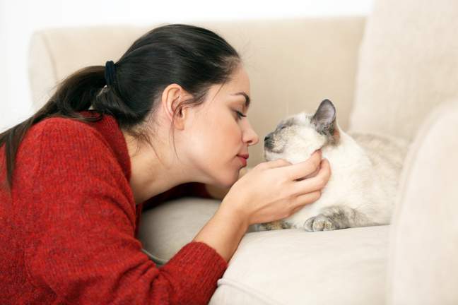 young woman with cute cat at home, relocation with your pets tips from Chess Moving